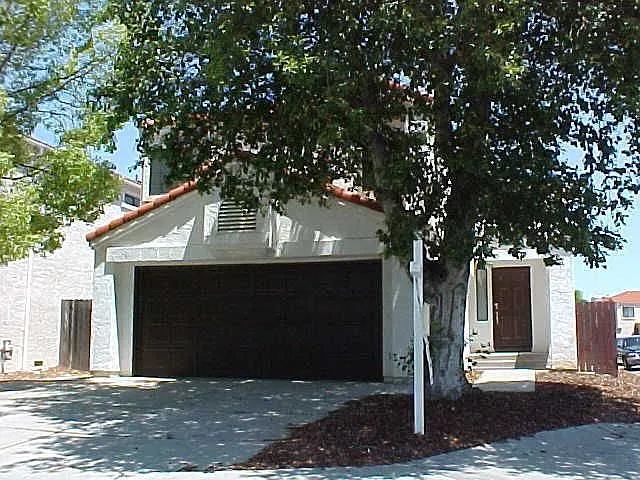 1045 Burnham Dr photo 1