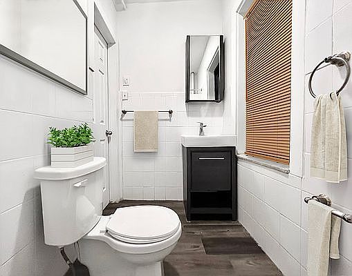 4th image of 322 W 49th St APT 2RW