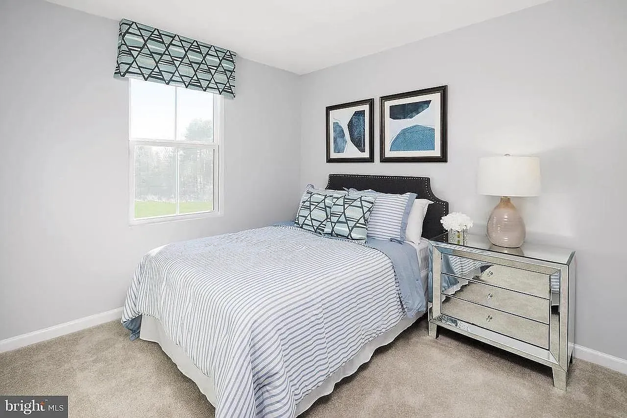 3 bed, 1220 sqft, $2,600 — Photo 3