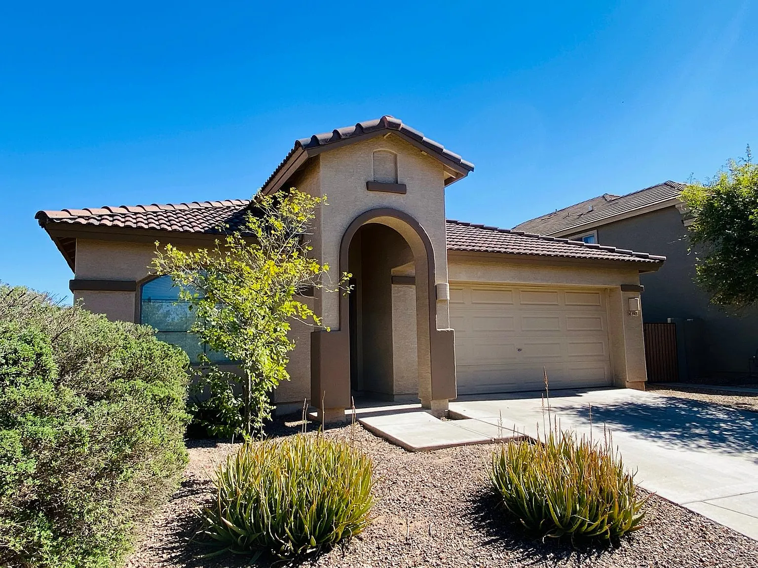 4 bed, 1881 sqft, $2,395 — Photo 1