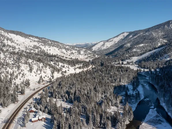 48295 Gallatin Rd, Gallatin Gateway, MT 59730