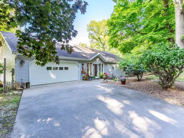 1580 Lane 201 Ball Lk, Hamilton, IN 46742