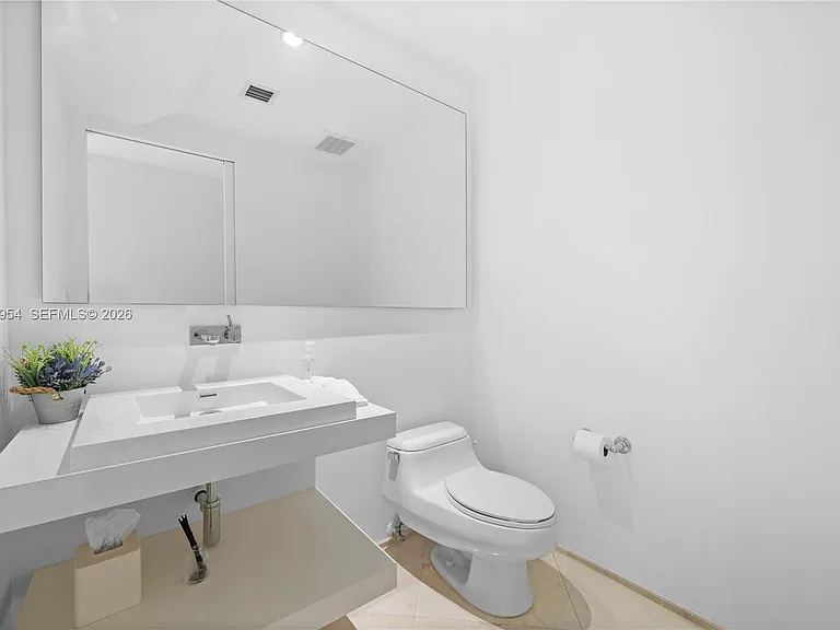 100 S Pointe Dr #3207 — Photo 29