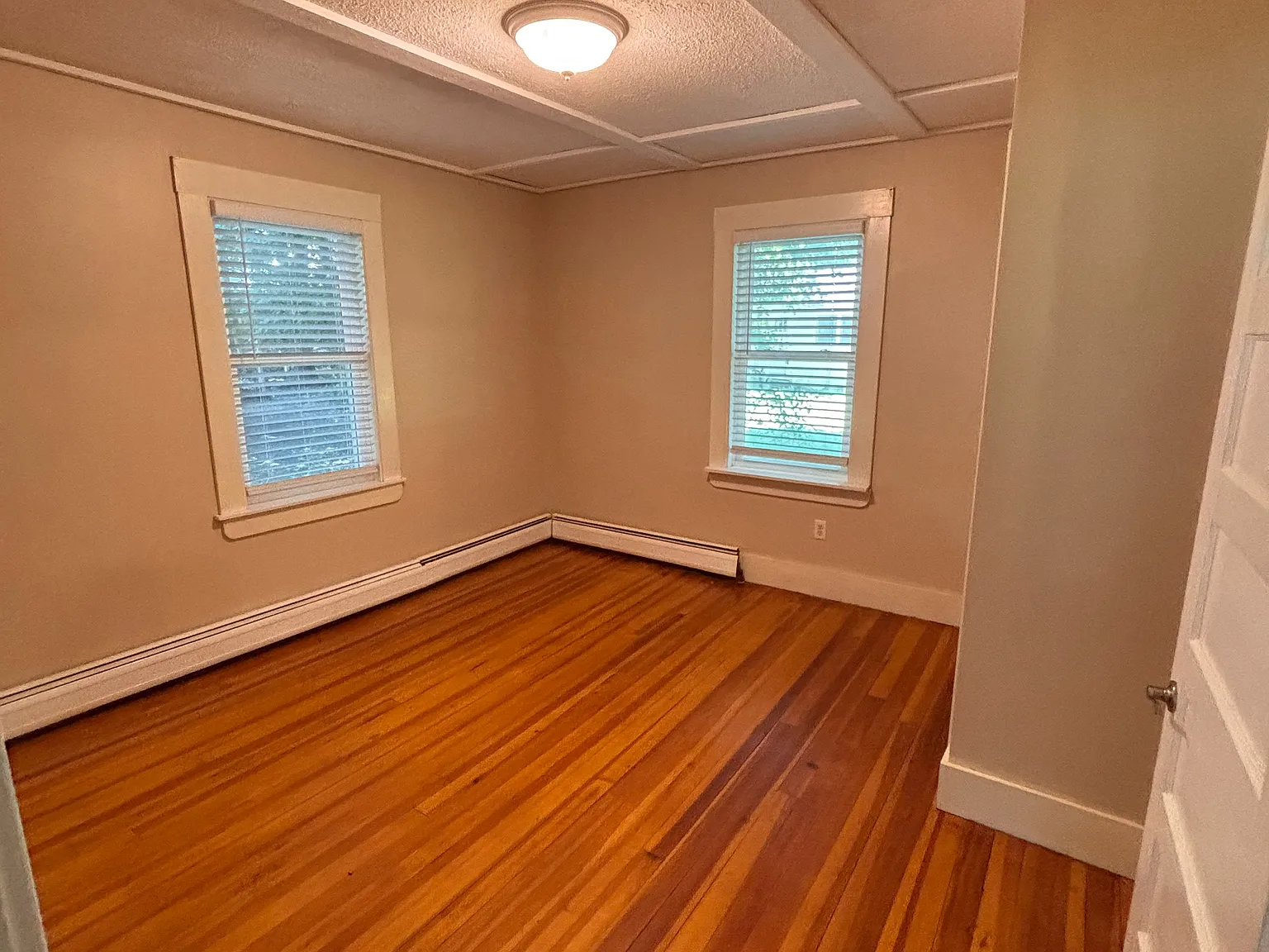 2 bed, 900 sqft, $2,400 — Photo 4