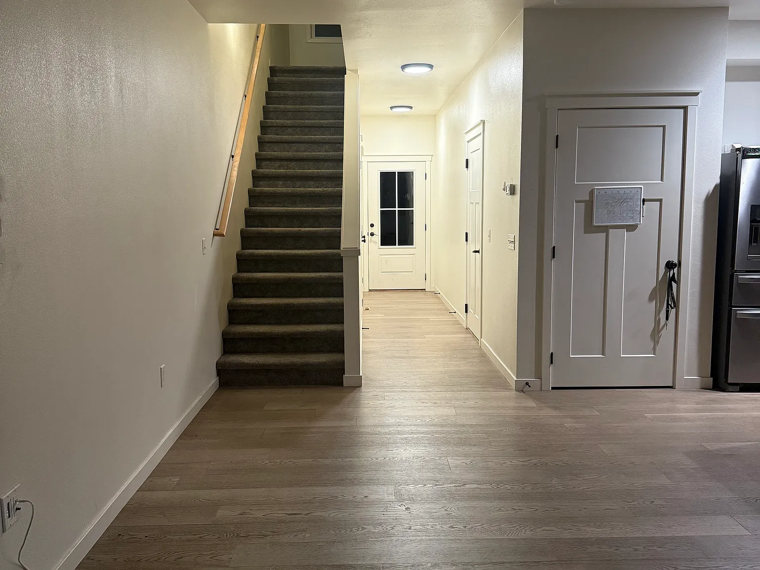 3 bed, 2.5 bath, 2012 sqft, $2,000 — Photo 2