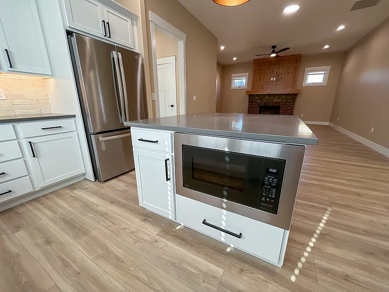 1220 W Spring Ln — Photo 13