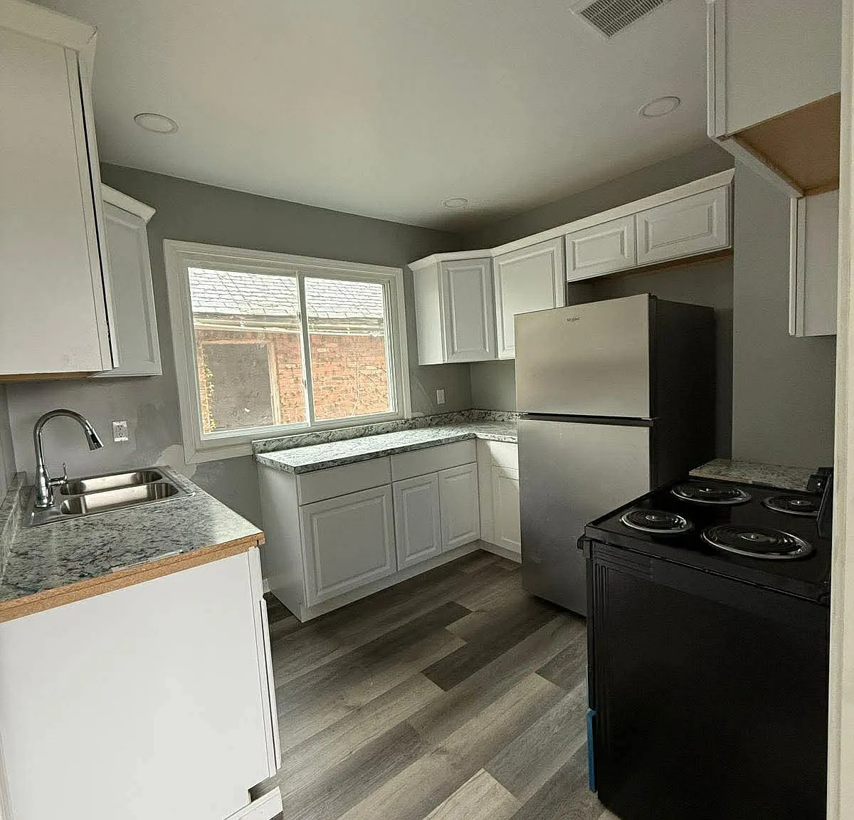 3 bed, 1250 sqft, $1,320 — Photo 1