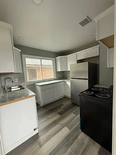 2338 Glendale St Photo 1