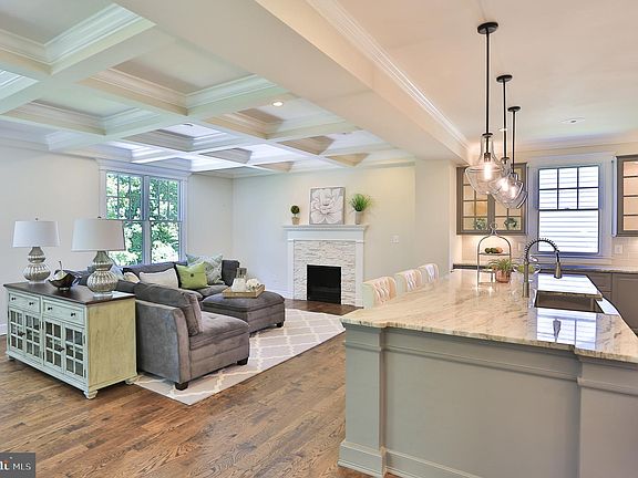 4th image of 7734 Lisle Ave