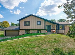 3020 Brookline Dr, Howell, MI 48843