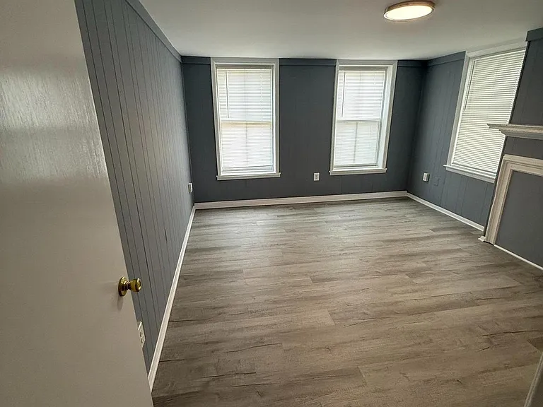 122 W All Saints St — Photo 23