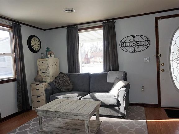 4th image of 726 E Grand Blvd