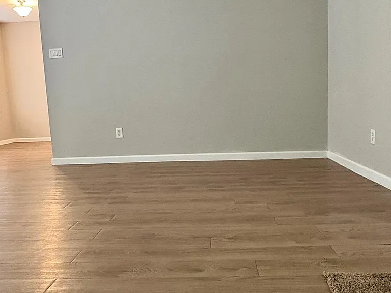 7615 Woodland West Dr — Photo 4