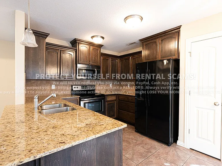 159 E Madrid St — Photo 4