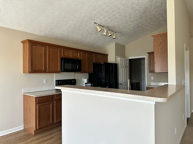 3944 Winthrop Dr — Photo 12