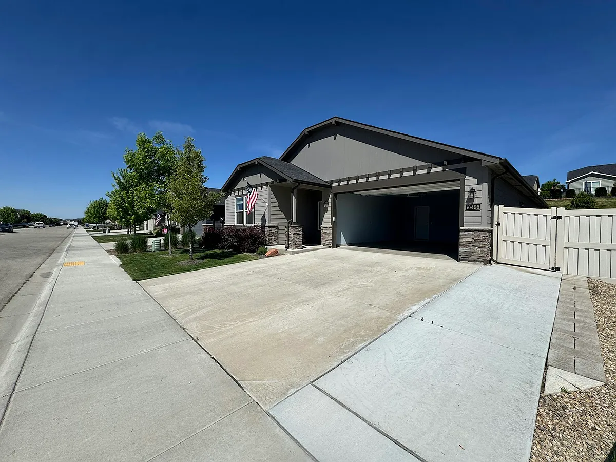 Building Photo - 10496 W Daylily Ct