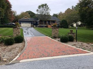 68 Stone House Rd, Hendersonville, NC 28739