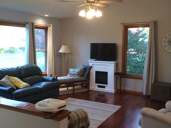 Living room  picture 2