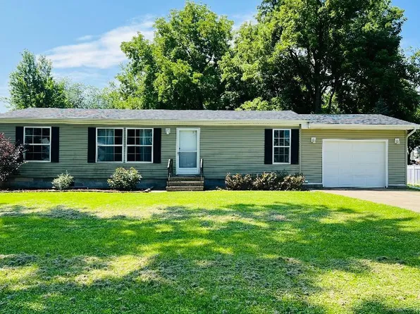 504 E Lynn St, Odell, IL 60460