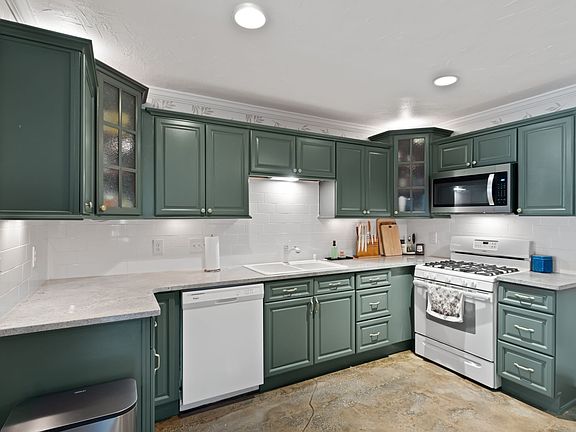 5th image of 364 Okaloosa Ave