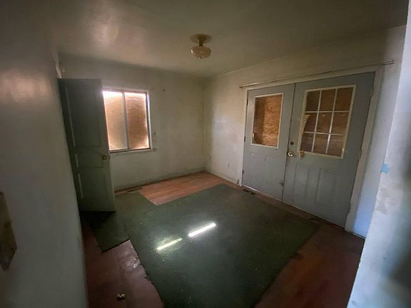 3rd image of 901 Princeton Dr SE