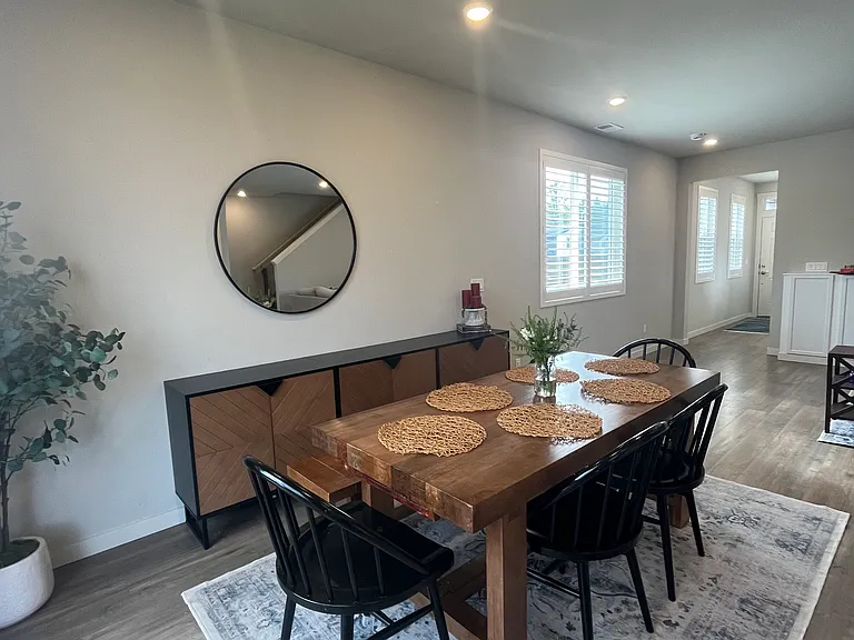 8715 SW Mohegan Ln — Photo 3