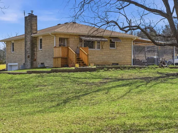 133 E 141st St, Carbondale, KS 66414