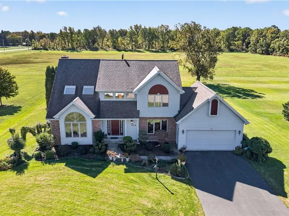 38 Alden Glen Dr, Webster, NY 14580