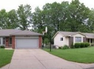 9408 Sturgeon Dr, Overland Park, KS 66212
