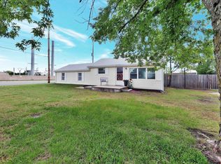 1254 N Main St, Andover, KS 67002