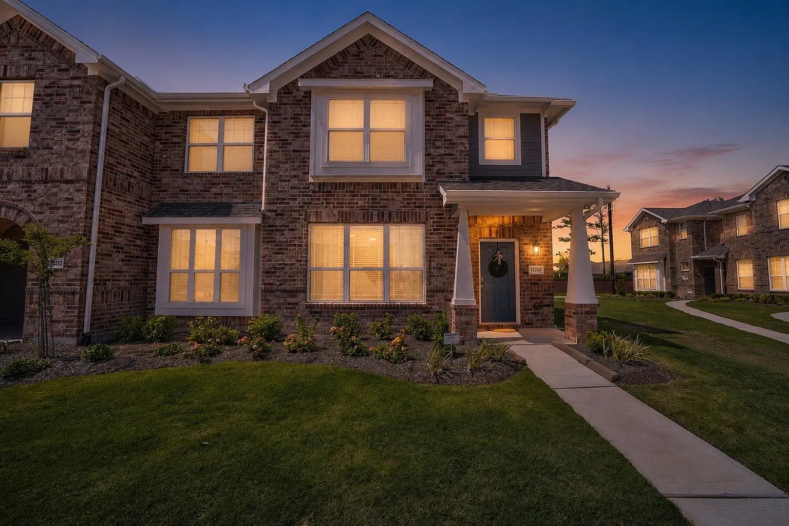 3 bed, 2.5 bath, 1820 sqft, $2,400 — Photo 1