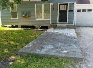 117 W B St, La Porte, TX 77571