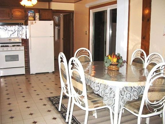 Eating area in kitchen