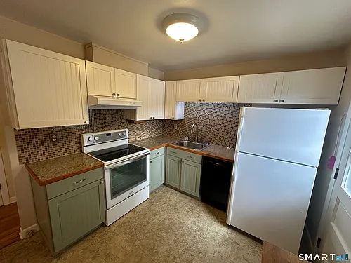 18 Manchester Ave Photo 1