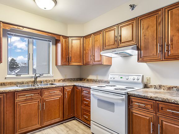 5th image of 4600 S Packard Ave #4606