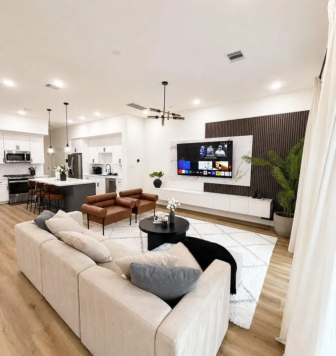 3 bed, 3.5 bath, 2009 sqft, $3,000 — Photo 1