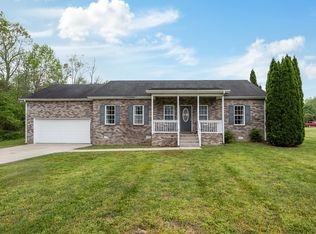 202 Parkside Ln, Burns, TN 37029
