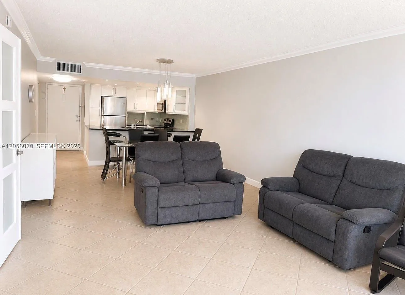 Desoto Park Condo — Photo 3