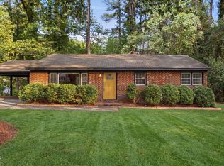 27 S Circle Dr, Chapel Hill, NC 27516