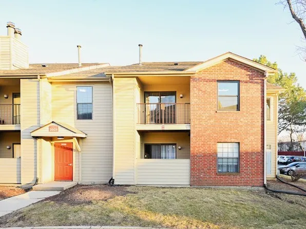 2028 N Rand Rd Unit 202, Palatine, IL 60074