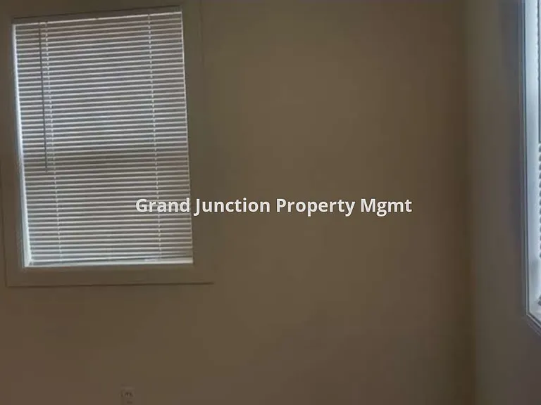 522 Compton St — Photo 22