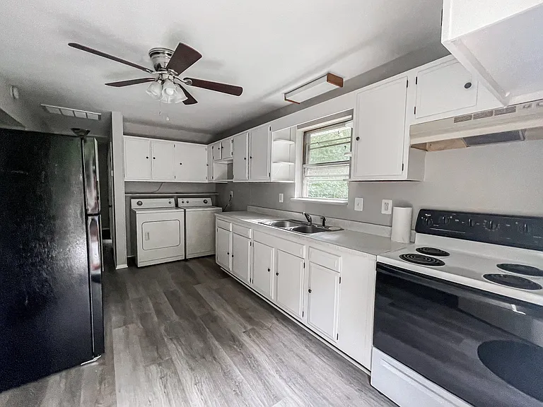 9395 Marcus Ln — Photo 6