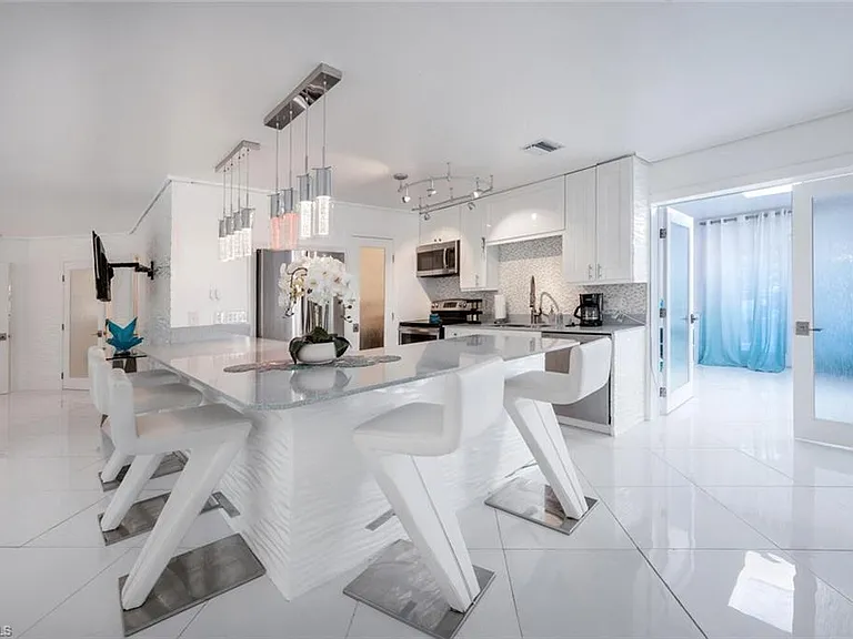 5940 English Oaks Ln — Photo 11