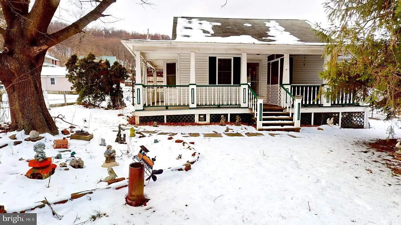 275 Keys St photo 1