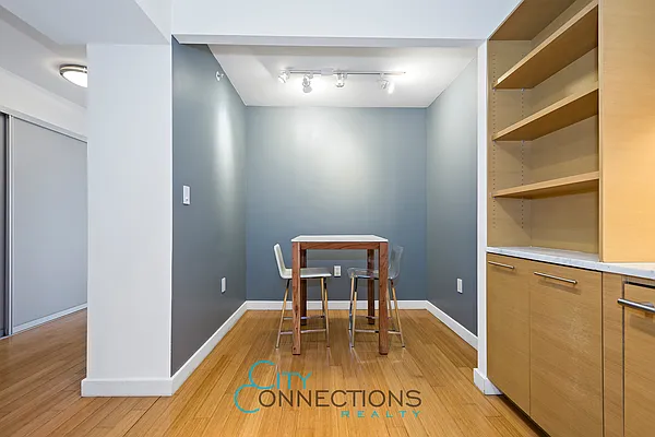 Rented by City Connections Realty | media 9