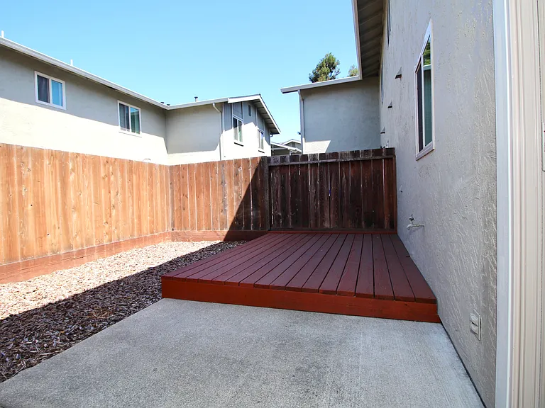 215 Loma Verde Dr — Photo 29
