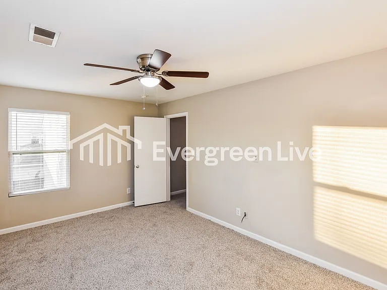 122 Cloverbrook Dr — Photo 9