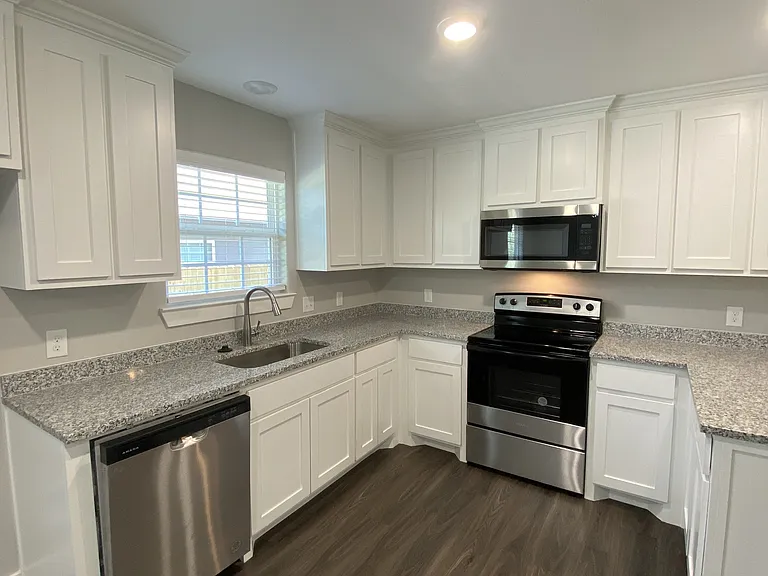 1032 Ray Dr — Photo 5