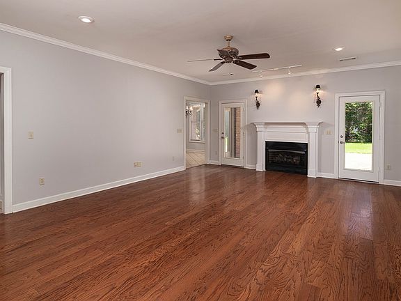5th image of 1162 E Wellsgate Dr