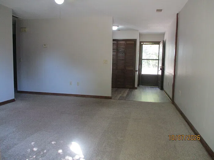 2 bed, 1.0 bath, $1,025 — Photo 3